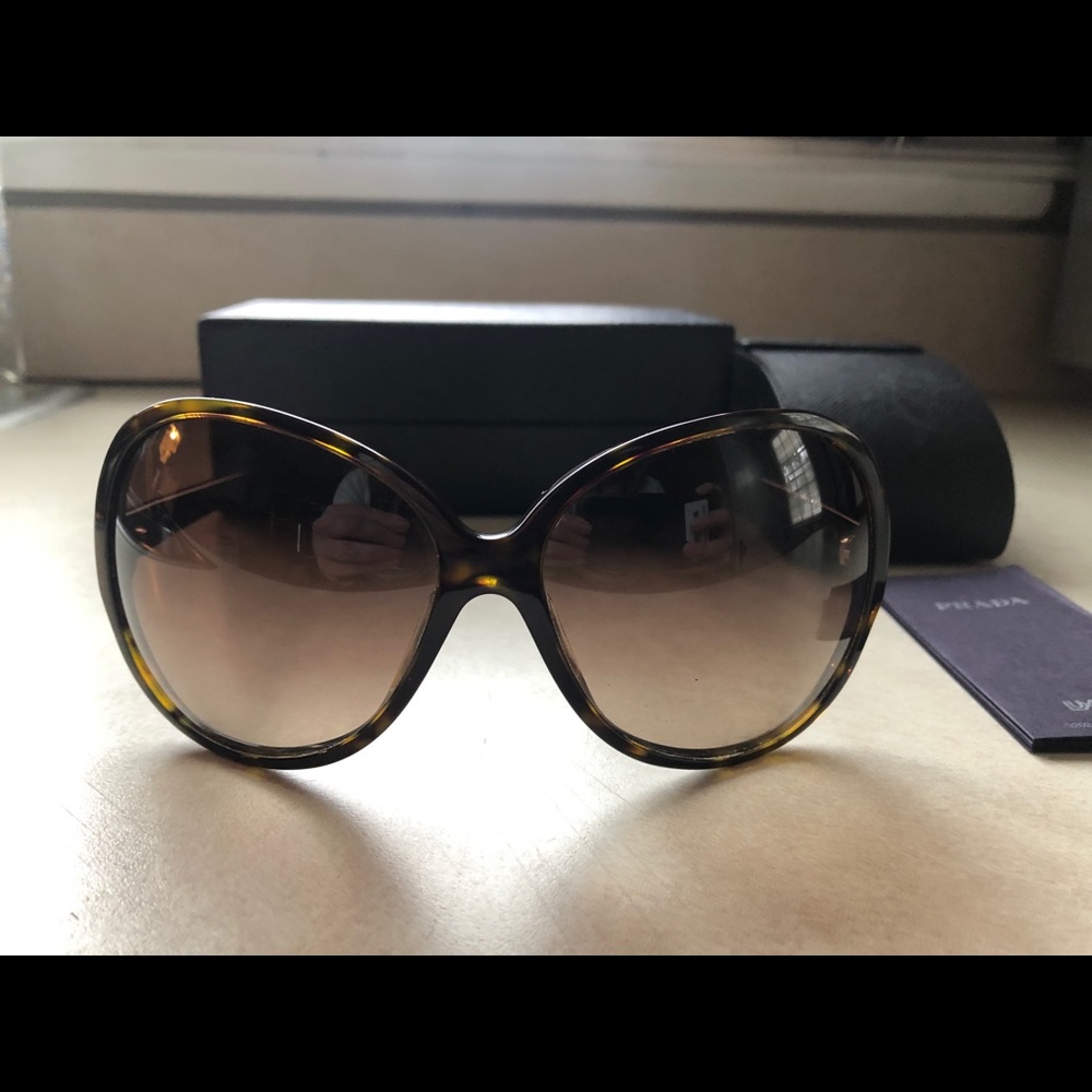 Prada authentic oversized sunglasses Style Spr 191